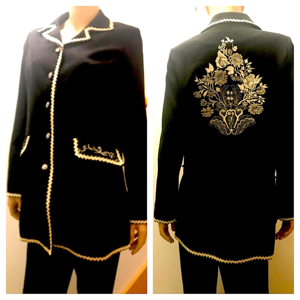Susan Graver Embroidered Coat. Size Med.